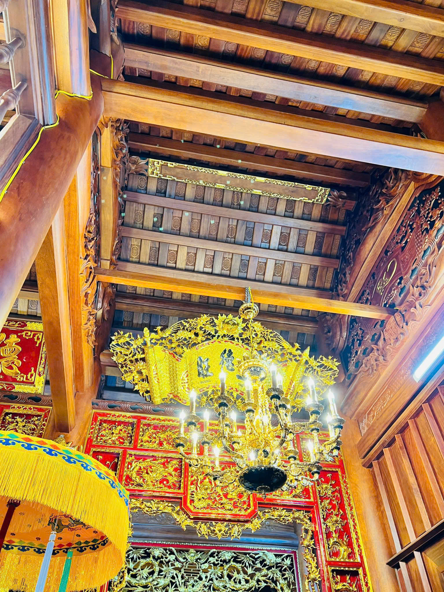 THI CÔNG NHÀ CHÙA GỖ 3 GIAN 4 MÁI ĐAO GỖ LIM NAM PHI – NHÀ GỖ ĐĂNG KHÔI