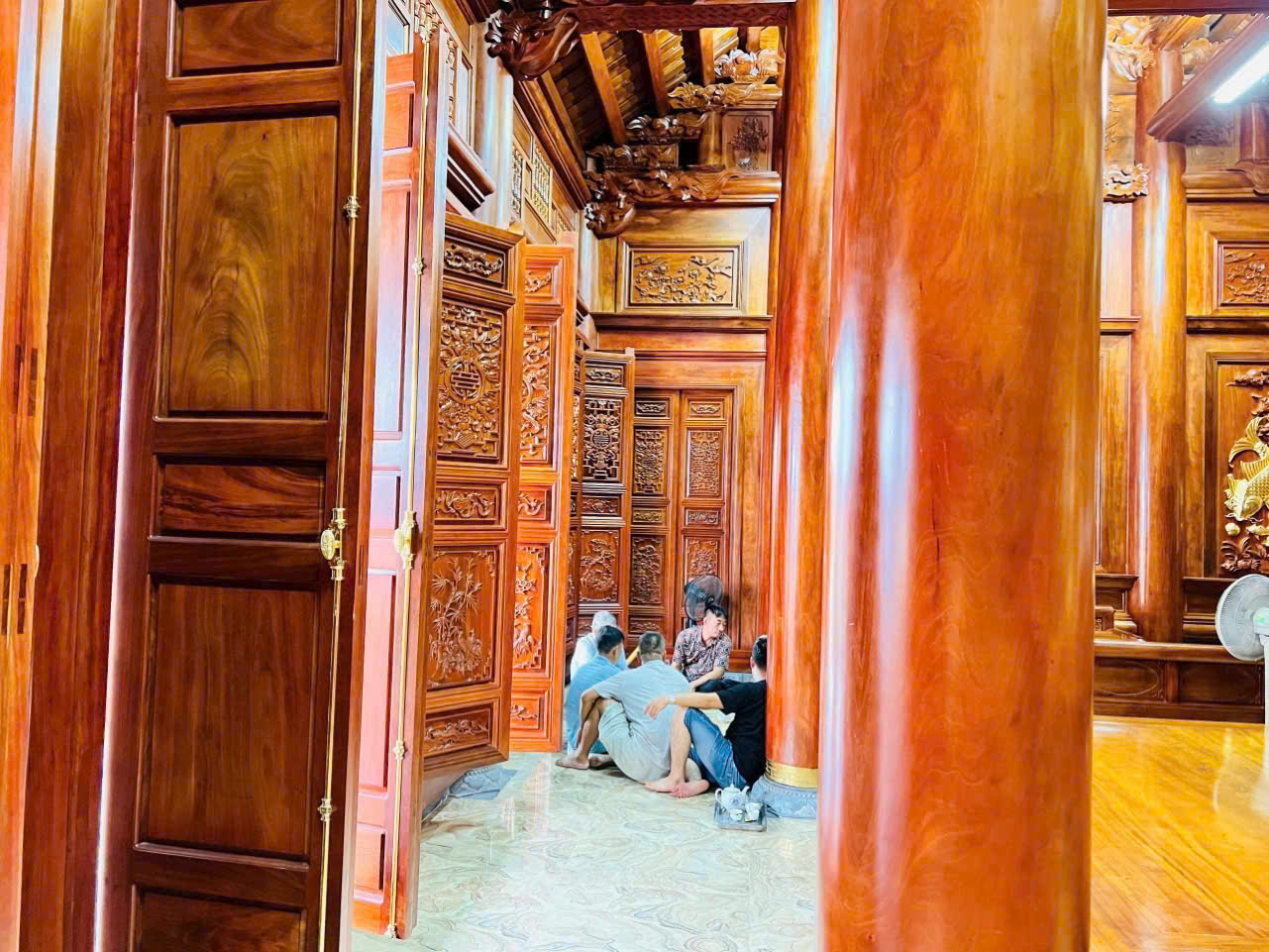 NỘI THẤT NHÀ GỖ 3 GIAN 2 CHÁI LIM LÀO THI CÔNG TẠI QUẢNG NINH -NHÀ GỖ ĐĂNG KHÔI