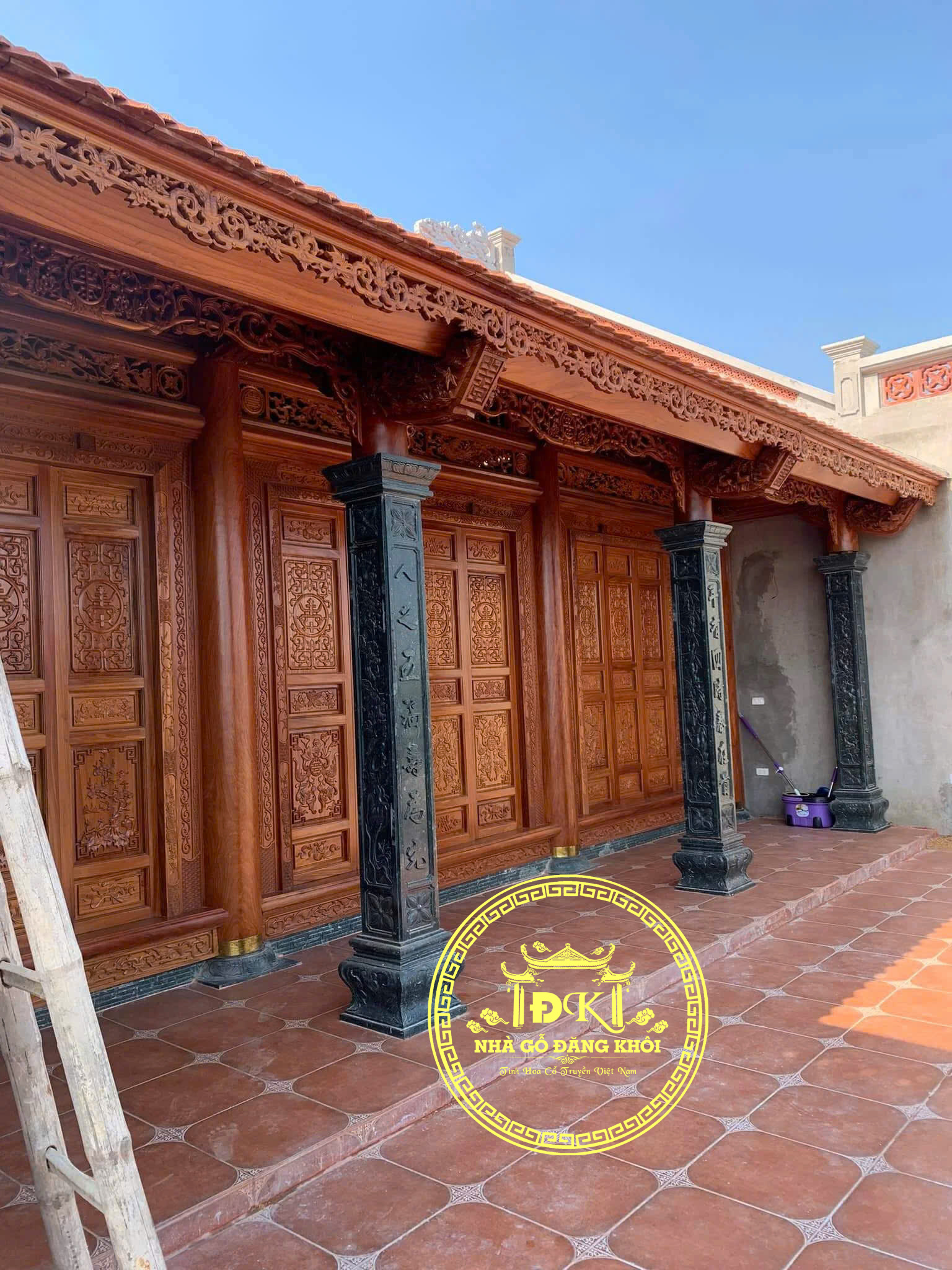 NỘI THẤT NHÀ GỖ 3 GIAN TRÊN TẦNG 2 TẠI HÀ NỘI – NHÀ GỖ ĐĂNG KHÔI